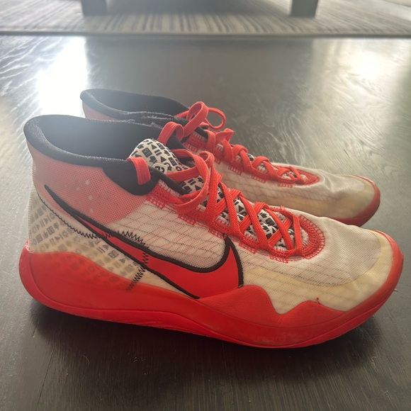 Nike Youtube x Kevin Durant Basketball Sneakers - Picture 5 of 7